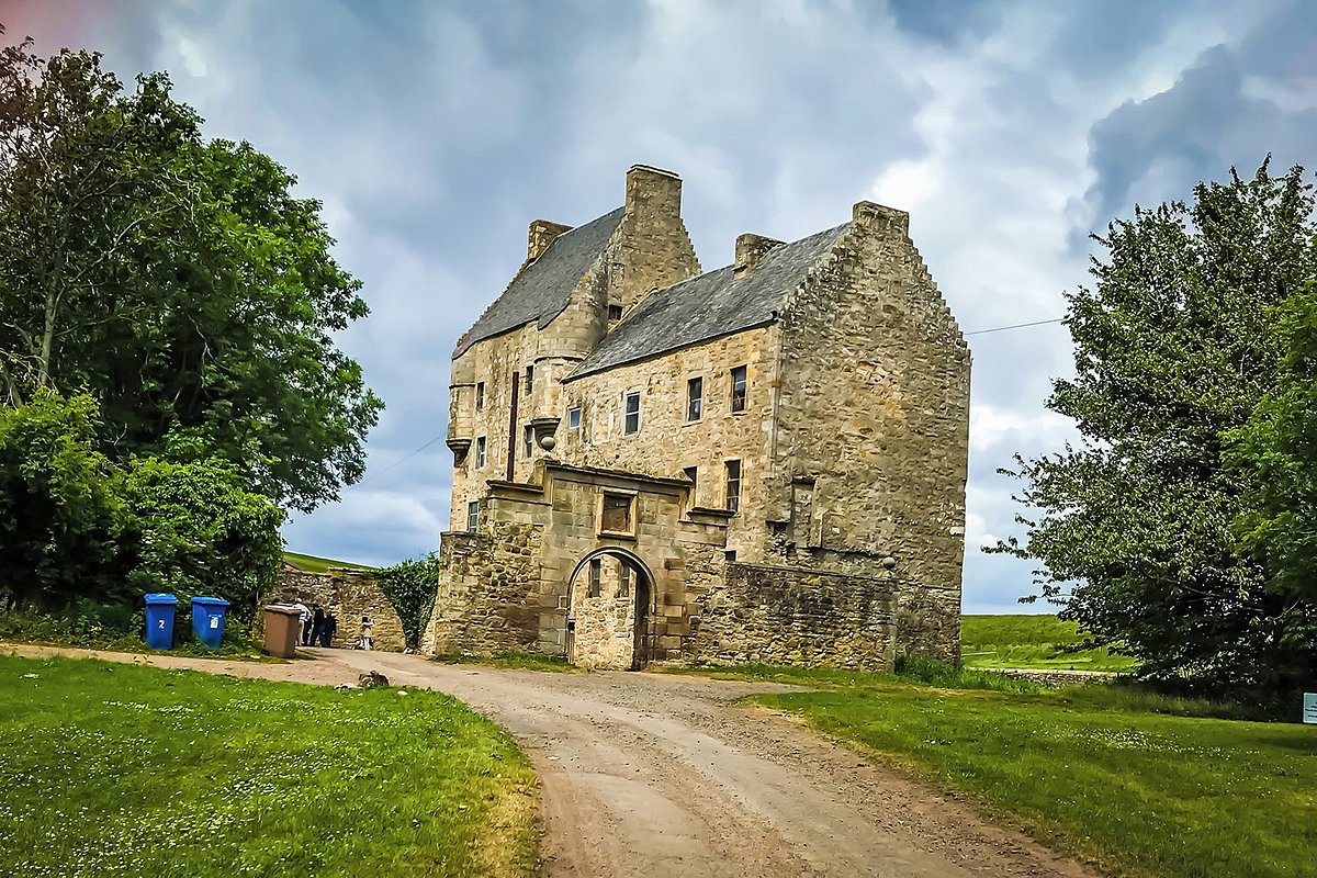 midhope-castle-aka-lallybroch